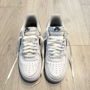 Men's Nike Air Force 1 Black & White